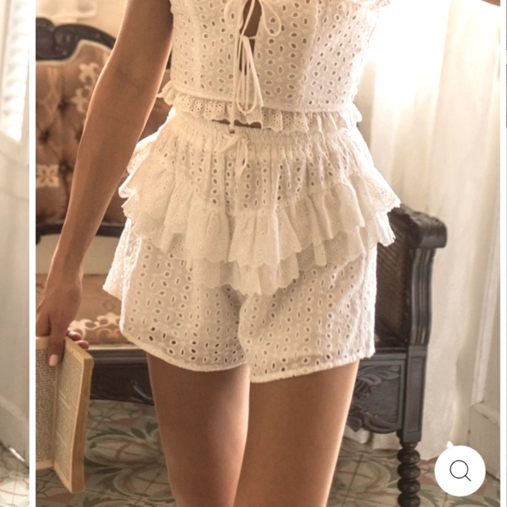 Runaway The Label Eyelet Embroidered IMOGEN SHORTS Ruffle White size S NWT - Picture 2 of 16